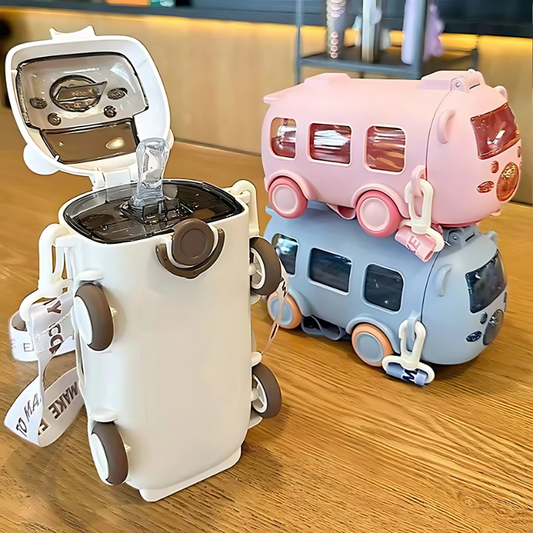 Söt bussformad vattenflaska för barn – Plastflaska med rörliga hjul och bärrem
