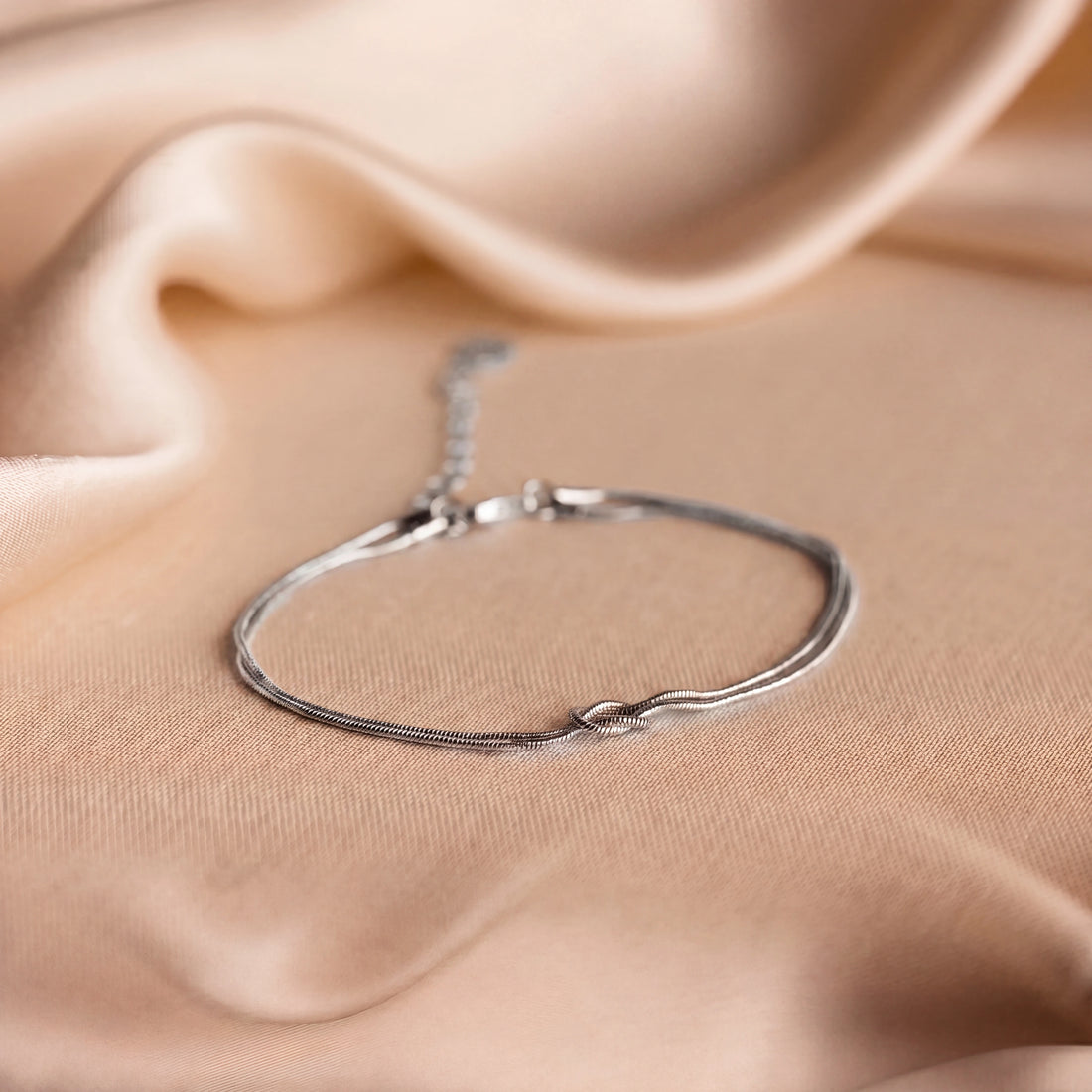 Forever Knot‑armband – en meningsfull gåva för par, bästa vänner och familj (2 för 1)