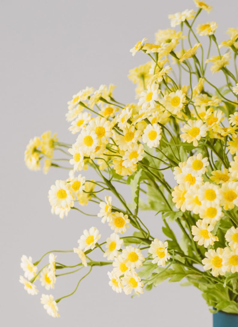 Konstgjord kamomill, 55 cm vita konstgjorda prästkragar – Faux-blommor för hem, kök och bröllopsdekoration